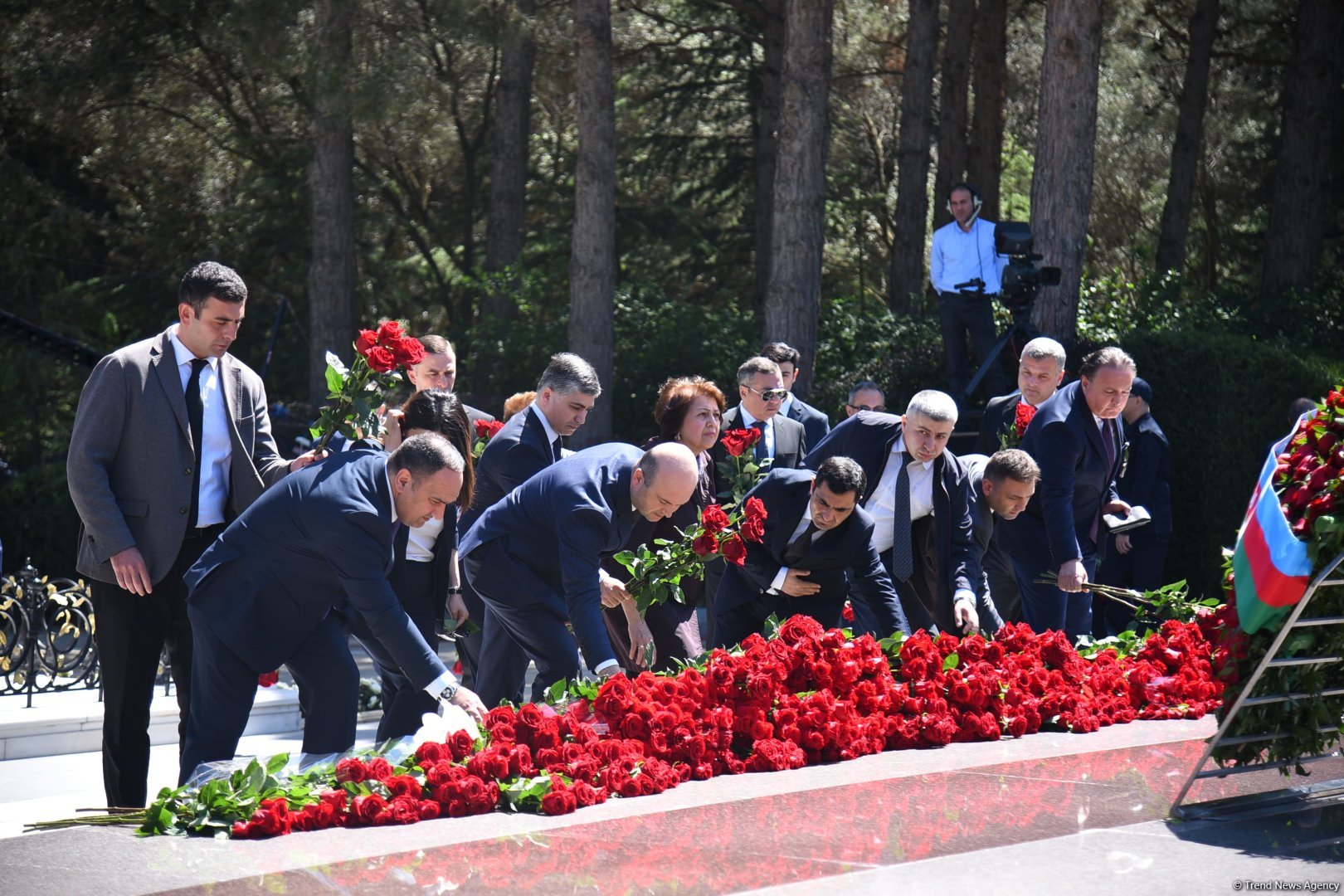 Азербайджанский народ чтит память великого лидера Гейдара Алиева (ФОТО)