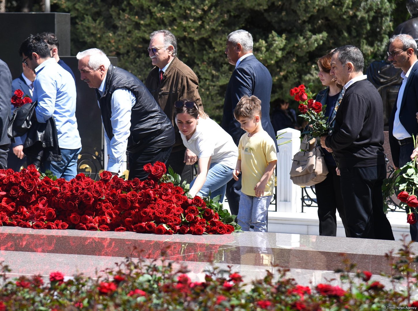 Азербайджанский народ чтит память великого лидера Гейдара Алиева (ФОТО)
