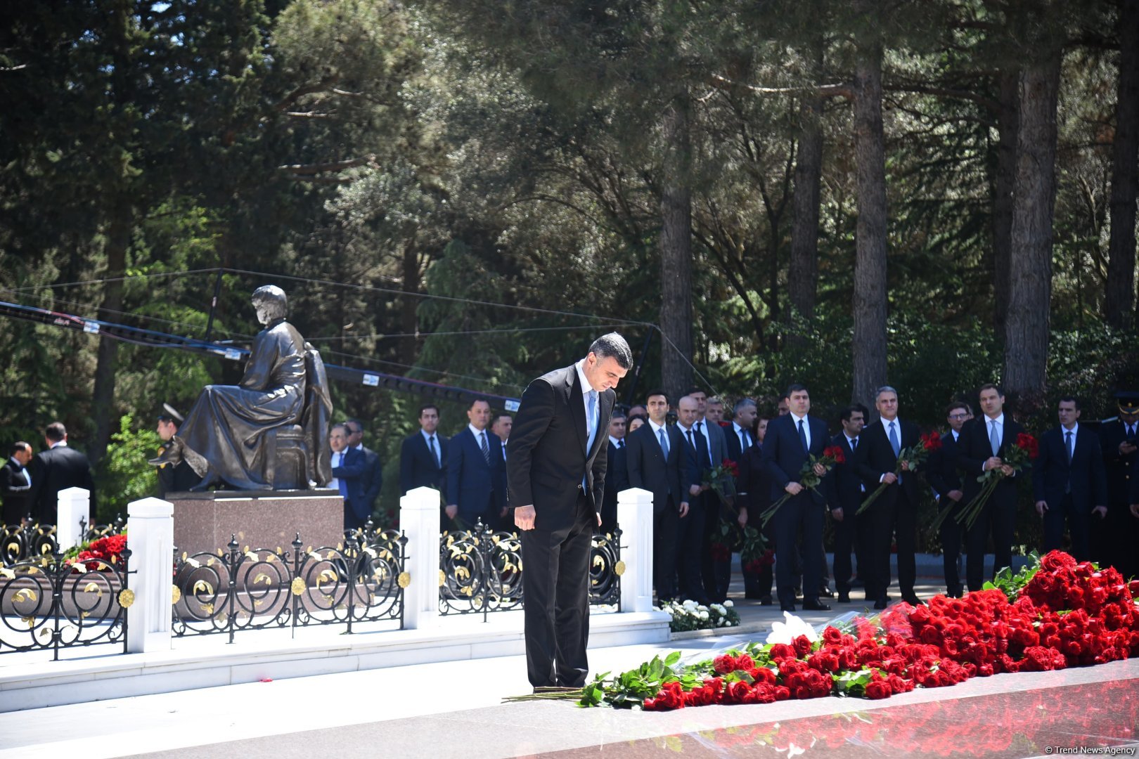 Азербайджанский народ чтит память великого лидера Гейдара Алиева (ФОТО)