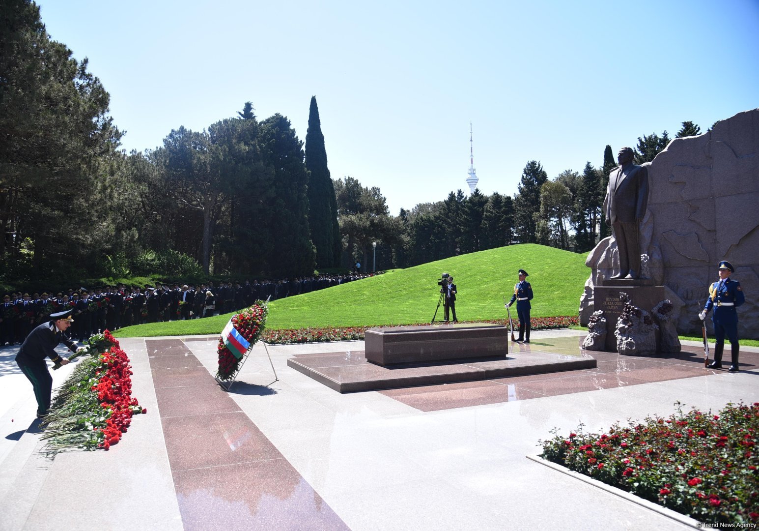 Азербайджанский народ чтит память великого лидера Гейдара Алиева (ФОТО)