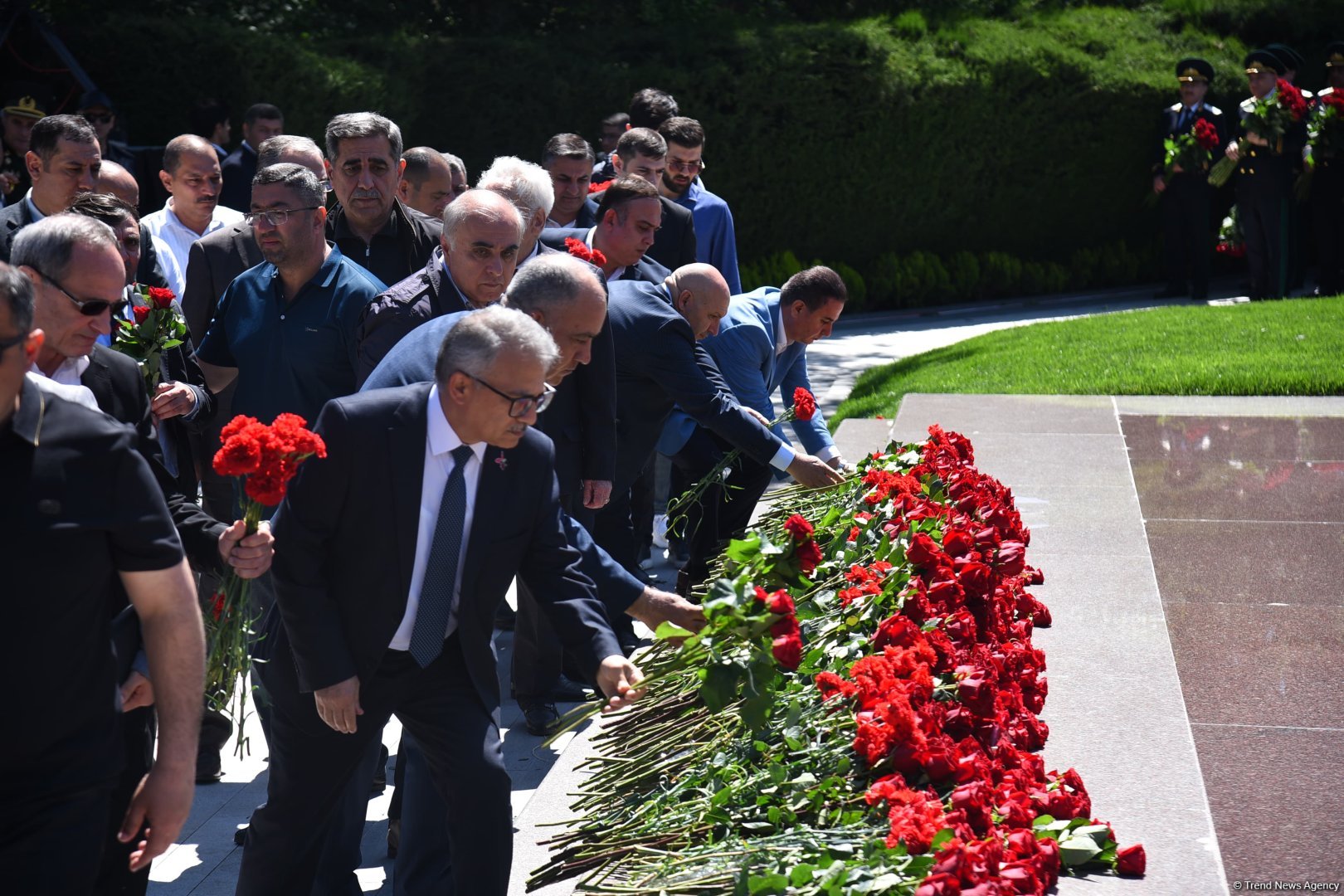Азербайджанский народ чтит память великого лидера Гейдара Алиева (ФОТО)
