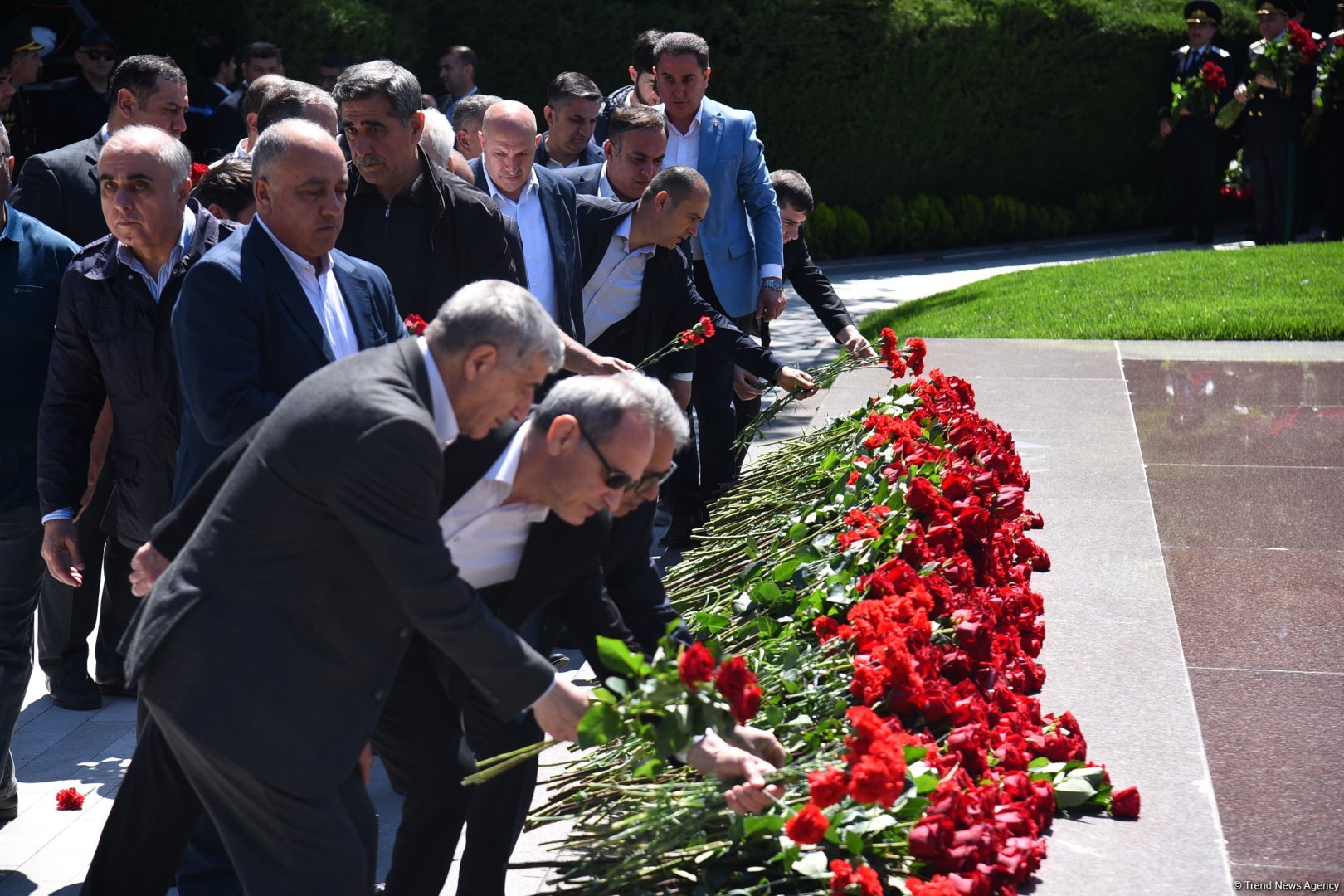 Азербайджанский народ чтит память великого лидера Гейдара Алиева (ФОТО)