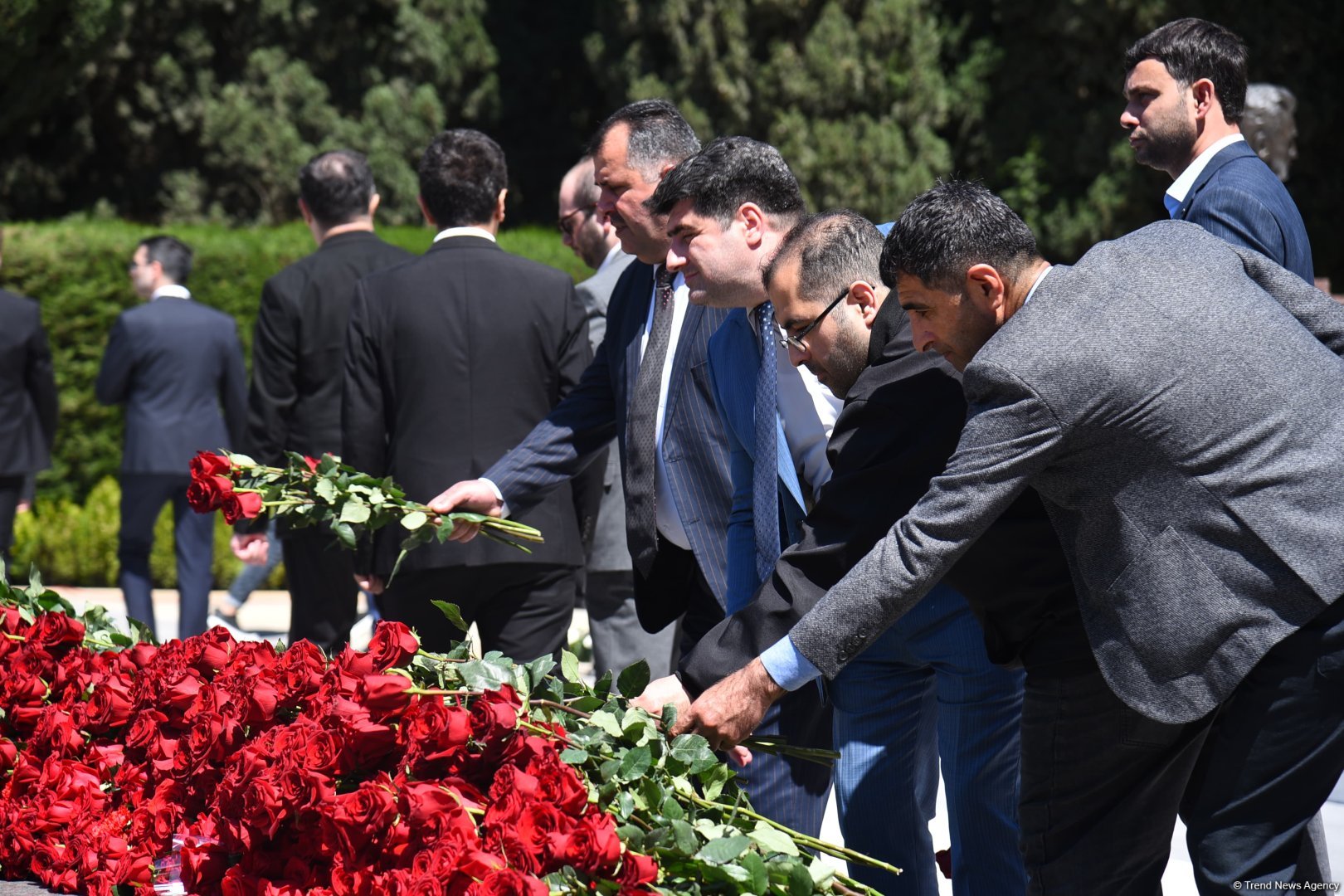 Азербайджанский народ чтит память великого лидера Гейдара Алиева (ФОТО)