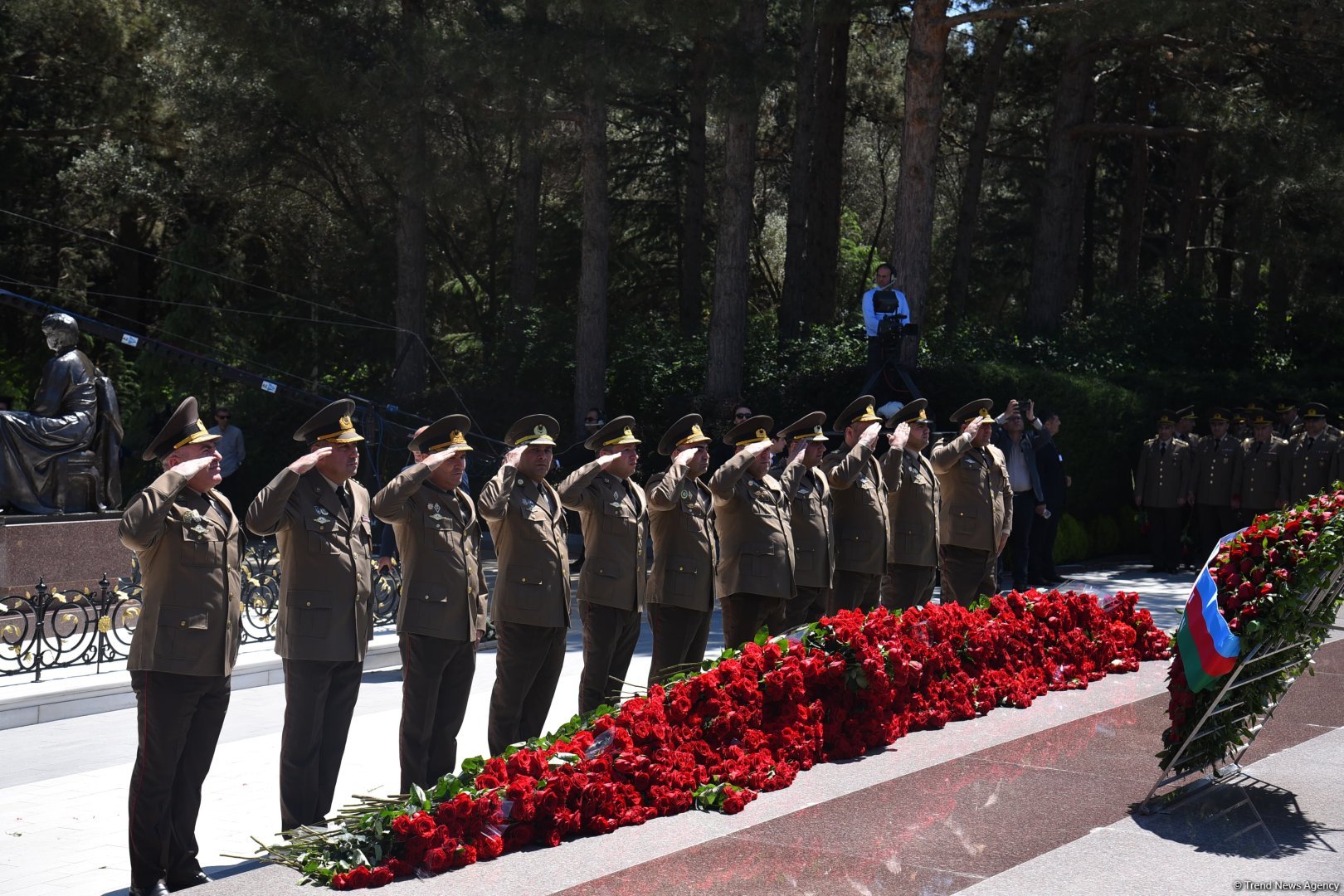 Азербайджанский народ чтит память великого лидера Гейдара Алиева (ФОТО)