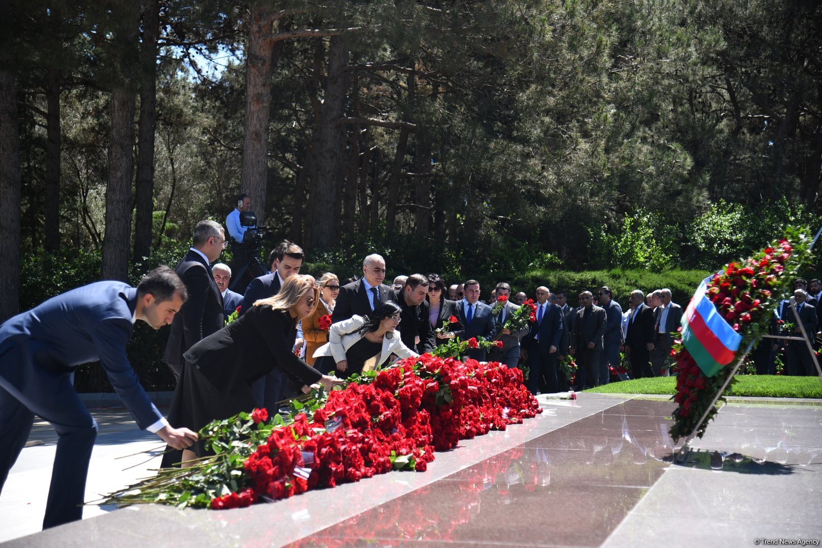 Азербайджанский народ чтит память великого лидера Гейдара Алиева (ФОТО)