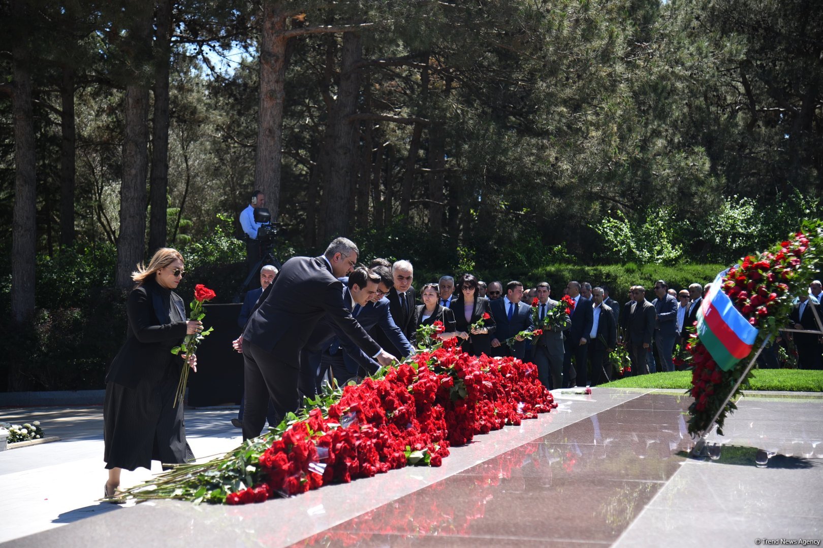 Азербайджанский народ чтит память великого лидера Гейдара Алиева (ФОТО)