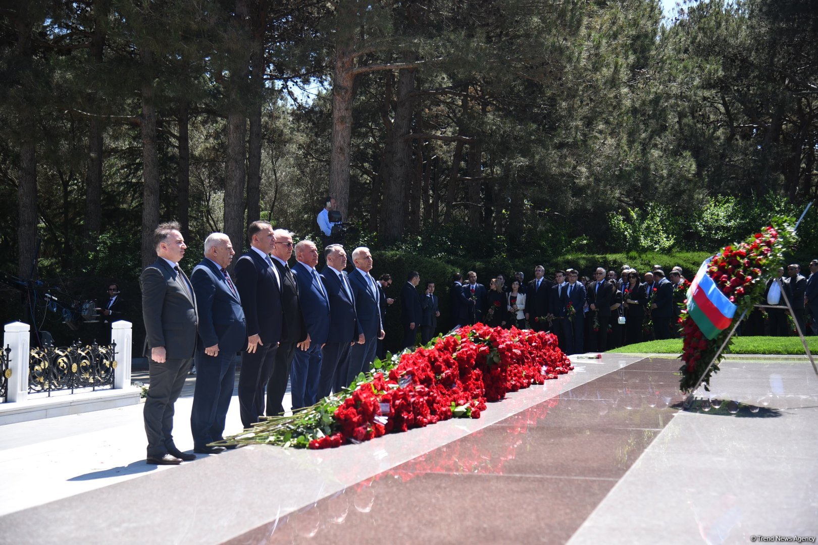 Азербайджанский народ чтит память великого лидера Гейдара Алиева (ФОТО)