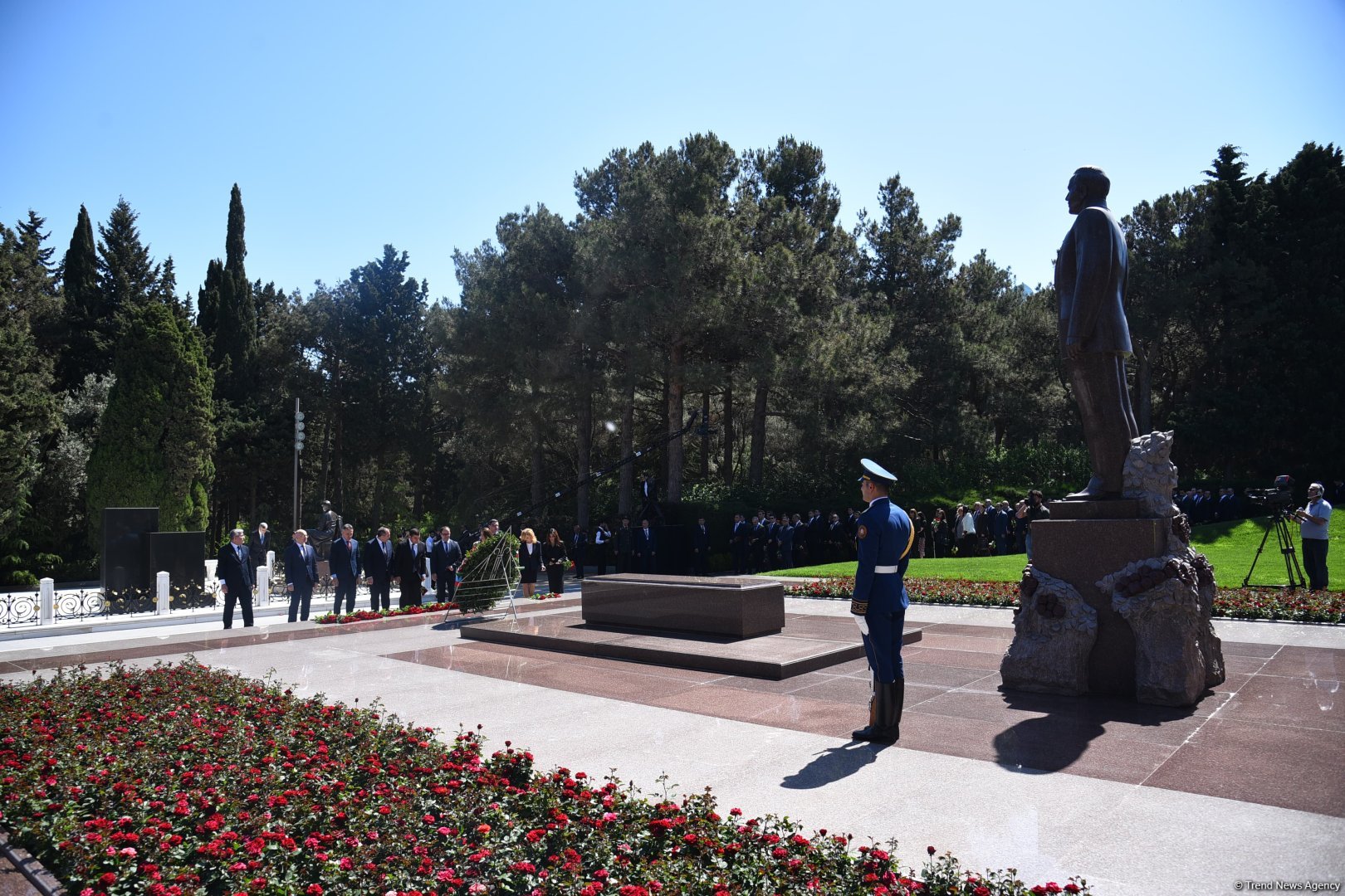 Азербайджанский народ чтит память великого лидера Гейдара Алиева (ФОТО)