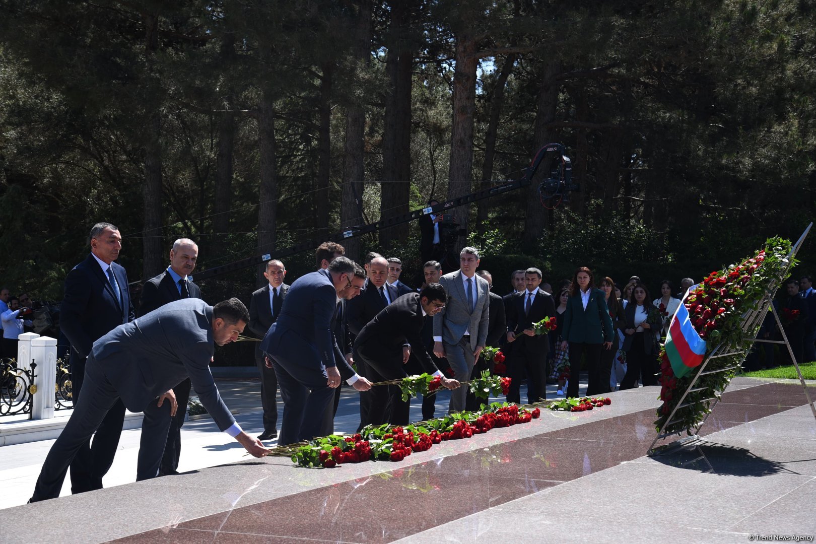 Азербайджанский народ чтит память великого лидера Гейдара Алиева (ФОТО)