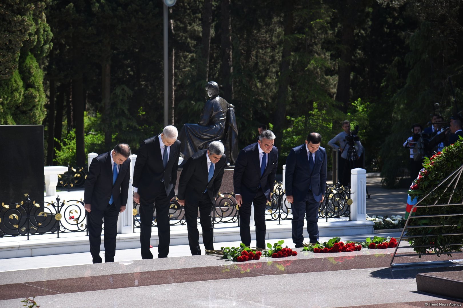 Азербайджанский народ чтит память великого лидера Гейдара Алиева (ФОТО)