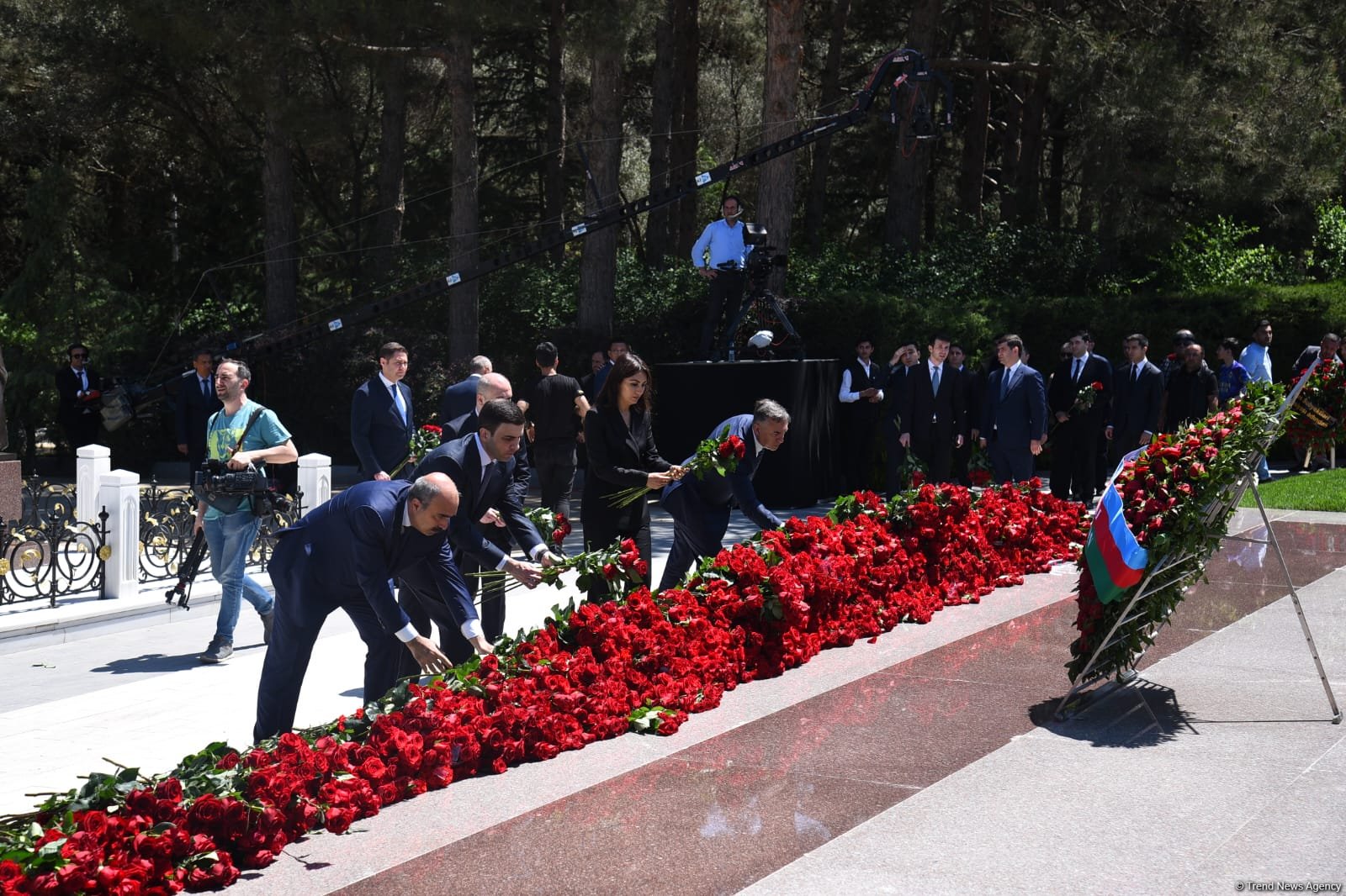 Азербайджанский народ чтит память великого лидера Гейдара Алиева (ФОТО)