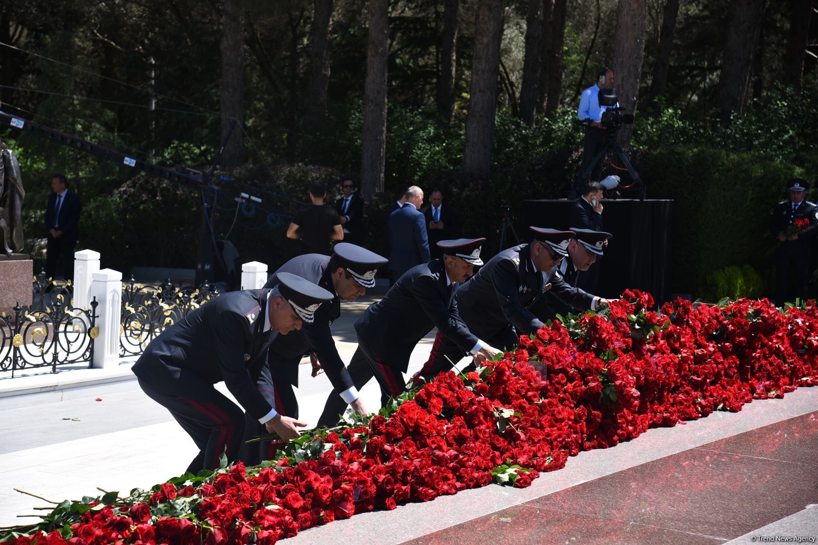 Азербайджанский народ чтит память великого лидера Гейдара Алиева (ФОТО)