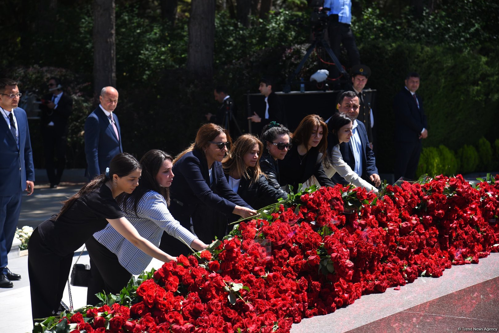 Азербайджанский народ чтит память великого лидера Гейдара Алиева (ФОТО)