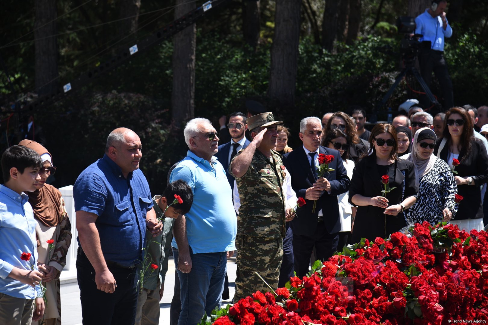 Азербайджанский народ чтит память великого лидера Гейдара Алиева (ФОТО)