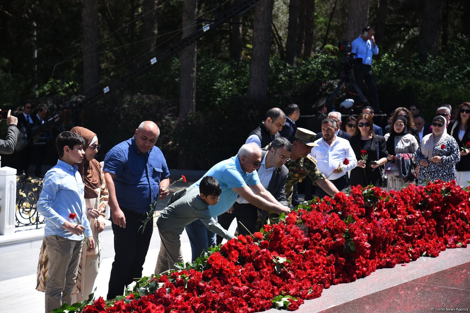 Азербайджанский народ чтит память великого лидера Гейдара Алиева (ФОТО)