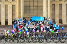 По инициативе вице-президента Фонда Гейдара Алиева Лейлы Алиевой детям и подросткам переданы в дар велосипеды (ФОТО)