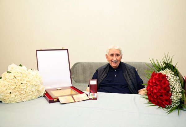 Народному артисту Арифу Бабаеву вручена Премия Гейдара Алиева (ФОТО)