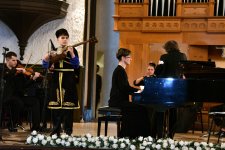 Юные азербайджанские таланты представили классическое искусство (ФОТО)