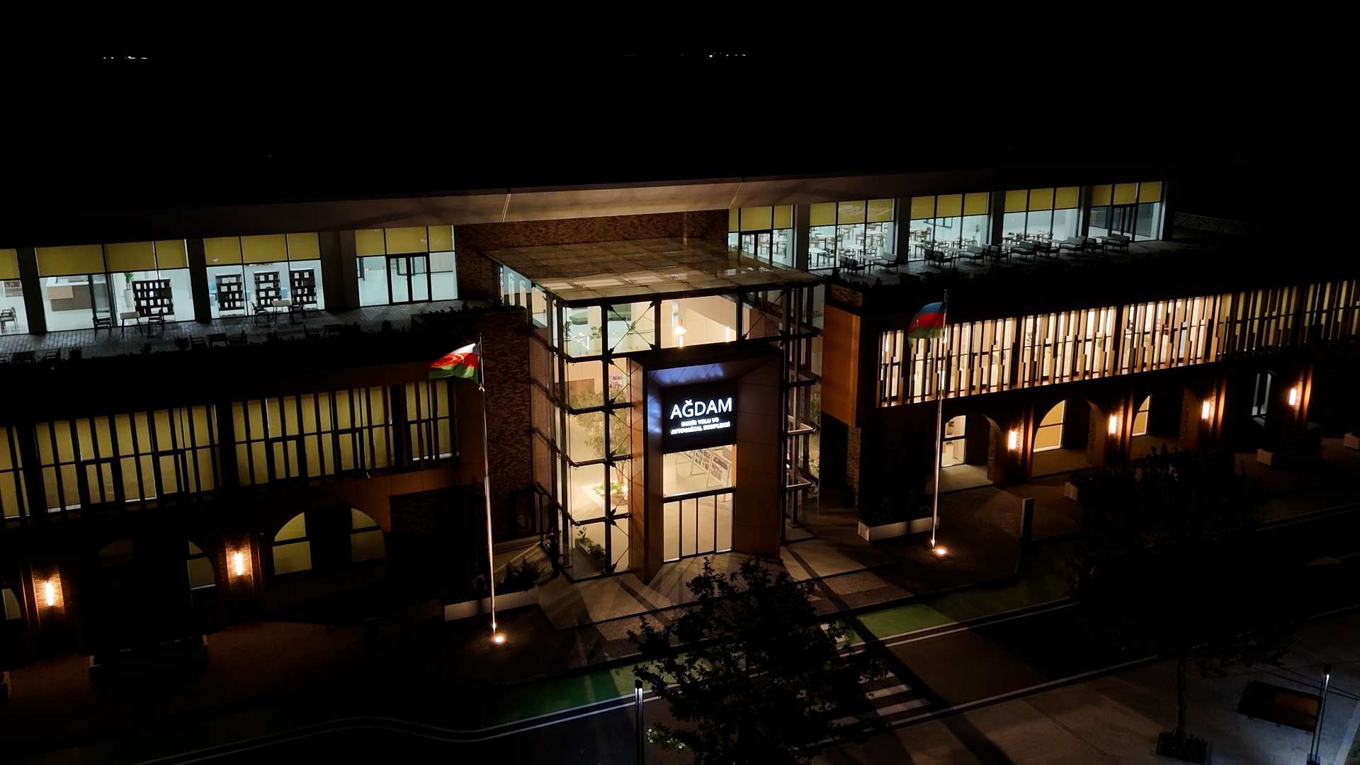 Опубликованы фотокадры Агдамского железнодорожного и автовокзального комплекса