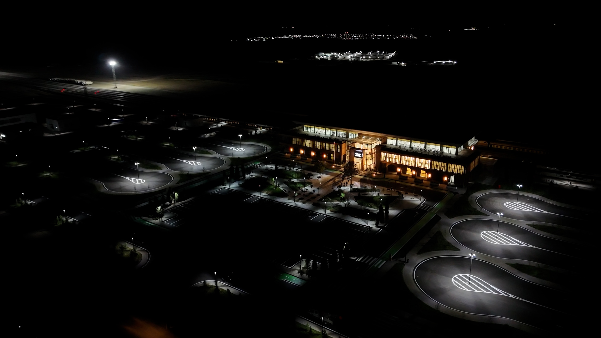 Опубликованы фотокадры Агдамского железнодорожного и автовокзального комплекса