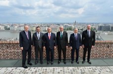 Президент Ильхам Алиев принял участие в официальном ланче в честь глав государств и правительств ОТГ в Будапеште (ФОТО/ВИДЕО)