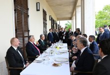 Президент Ильхам Алиев принял участие в официальном ланче в честь глав государств и правительств ОТГ в Будапеште (ФОТО/ВИДЕО)