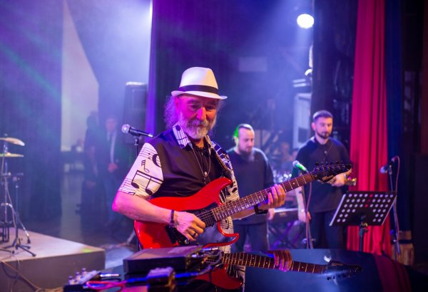 Бакинская встреча с виртуозом-гитаристом Алескером Аббасовым: праздник джазовой души (ФОТО)