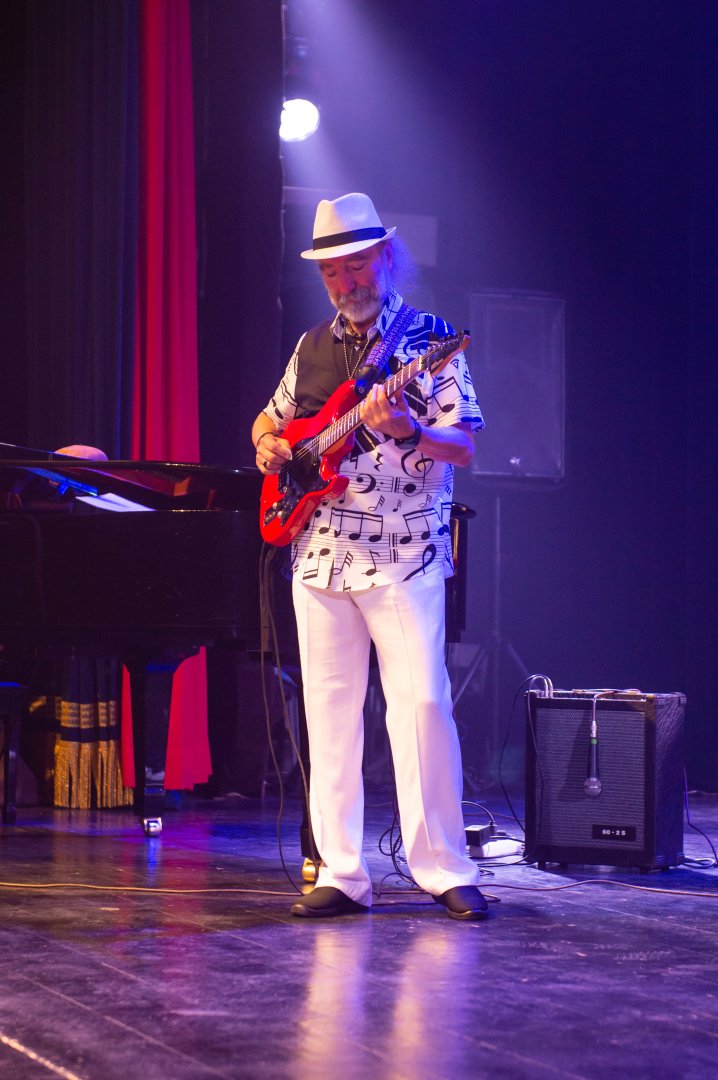 Бакинская встреча с виртуозом-гитаристом Алескером Аббасовым: праздник джазовой души (ФОТО)