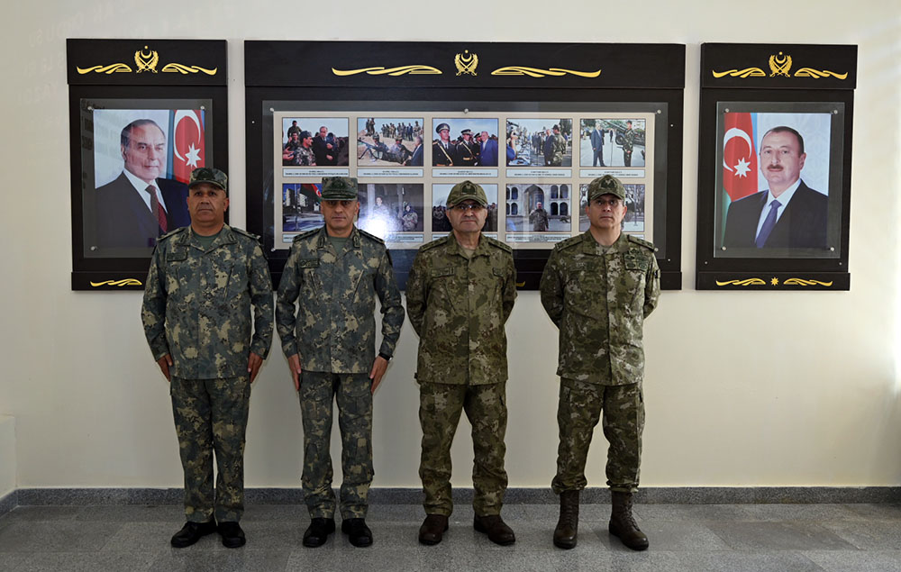 Обсуждены перспективы расширения военного сотрудничества между Азербайджаном и Турцией (ФОТО)