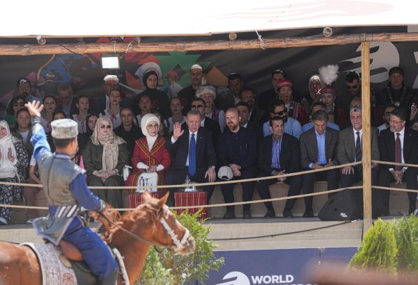 Президент Реджеп Тайип Эрдоган и его супруга наблюдали за выступлением азербайджанских участников на Фестивале этноспорта и культуры (ФОТО)