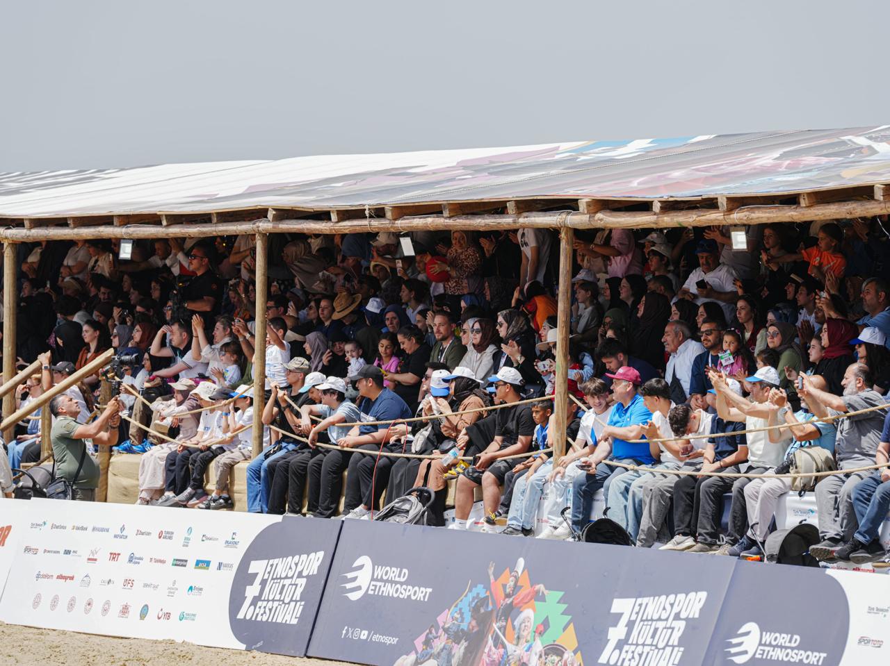 Президент Реджеп Тайип Эрдоган и его супруга наблюдали за выступлением азербайджанских участников на Фестивале этноспорта и культуры (ФОТО)