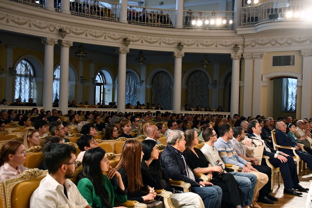 Премьера в Баку! Словно оживший океан -  бурный и нежный, бескрайний и таинственный (ФОТО)