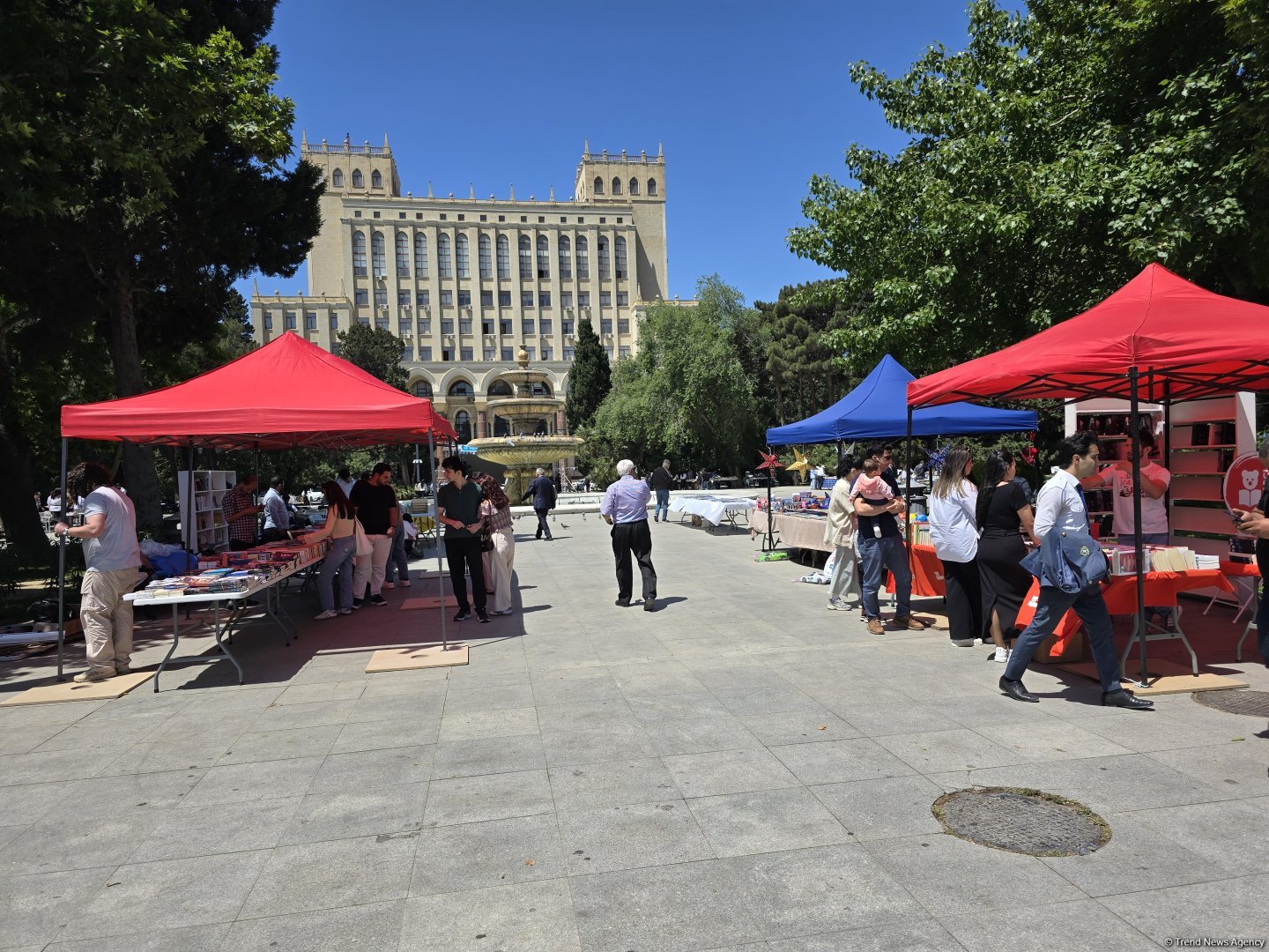 В Баку проходит IV Фестиваль литературы и книги тюркского мира (ФОТО)