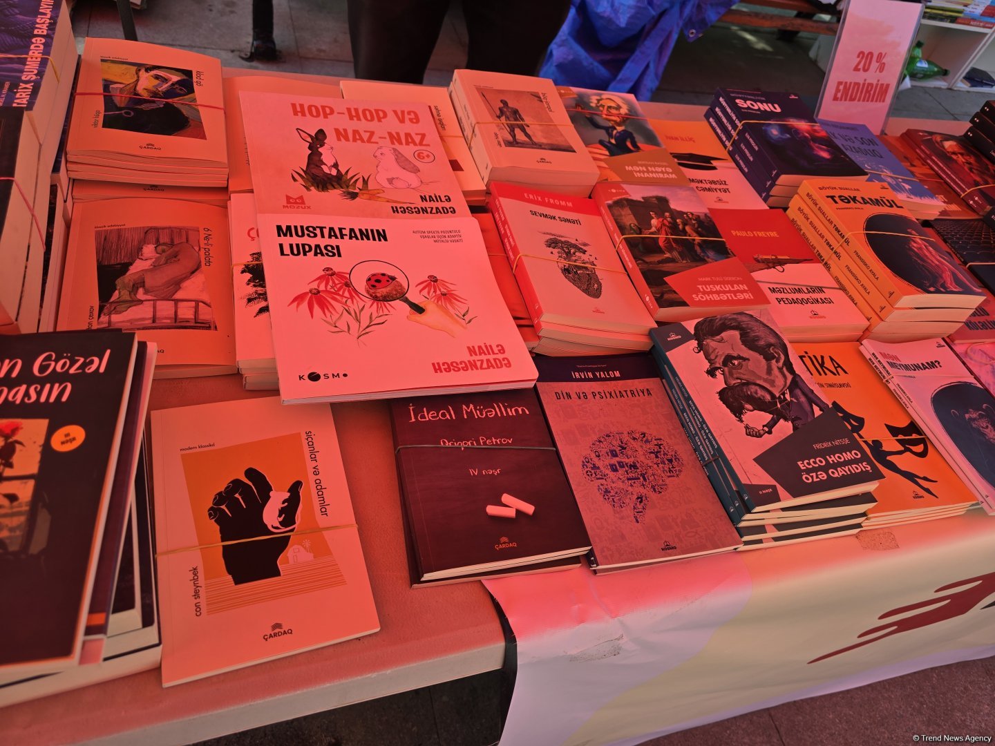 В Баку проходит IV Фестиваль литературы и книги тюркского мира (ФОТО)