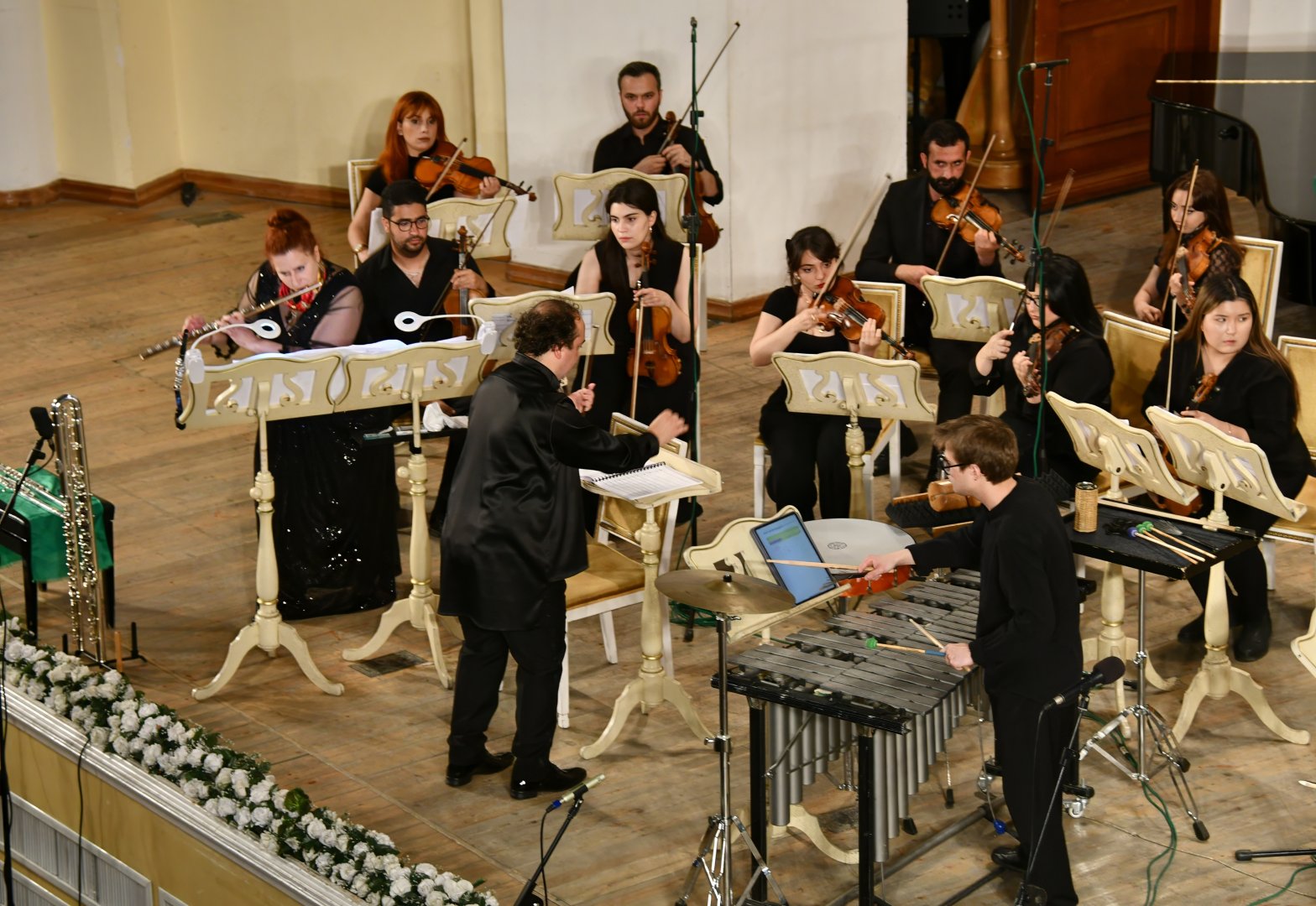 Диалог эпох: современная музыка встретилась с классикой на сцене филармонии в Баку (ФОТО)