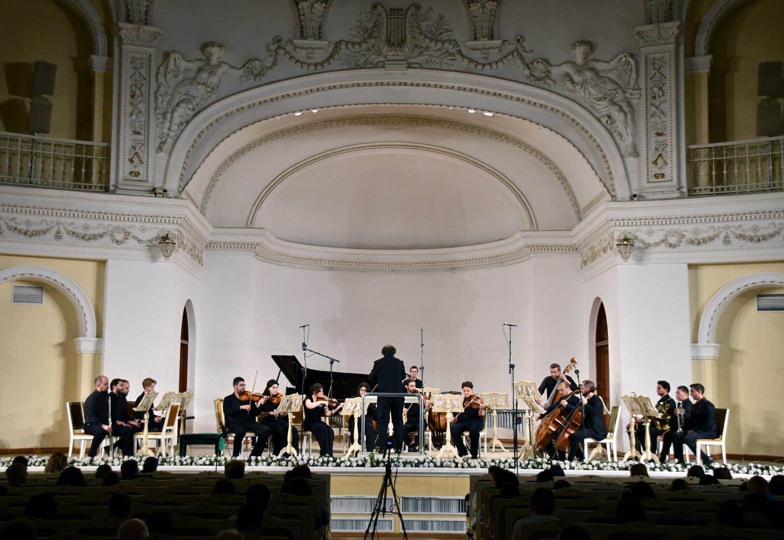 Диалог эпох: современная музыка встретилась с классикой на сцене филармонии в Баку (ФОТО)