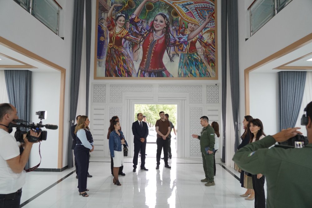 Азербайджанская делегация ознакомилась с деятельностью пресс-службы минобороны Узбекистана (ФОТО)