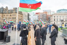 Перед парламентом Канады поднят флаг Азербайджана (ФОТО)
