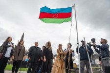 Перед парламентом Канады поднят флаг Азербайджана (ФОТО)
