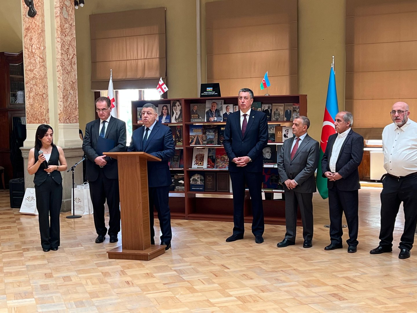 Книжная культура Азербайджана представлена в Грузии (ФОТО)