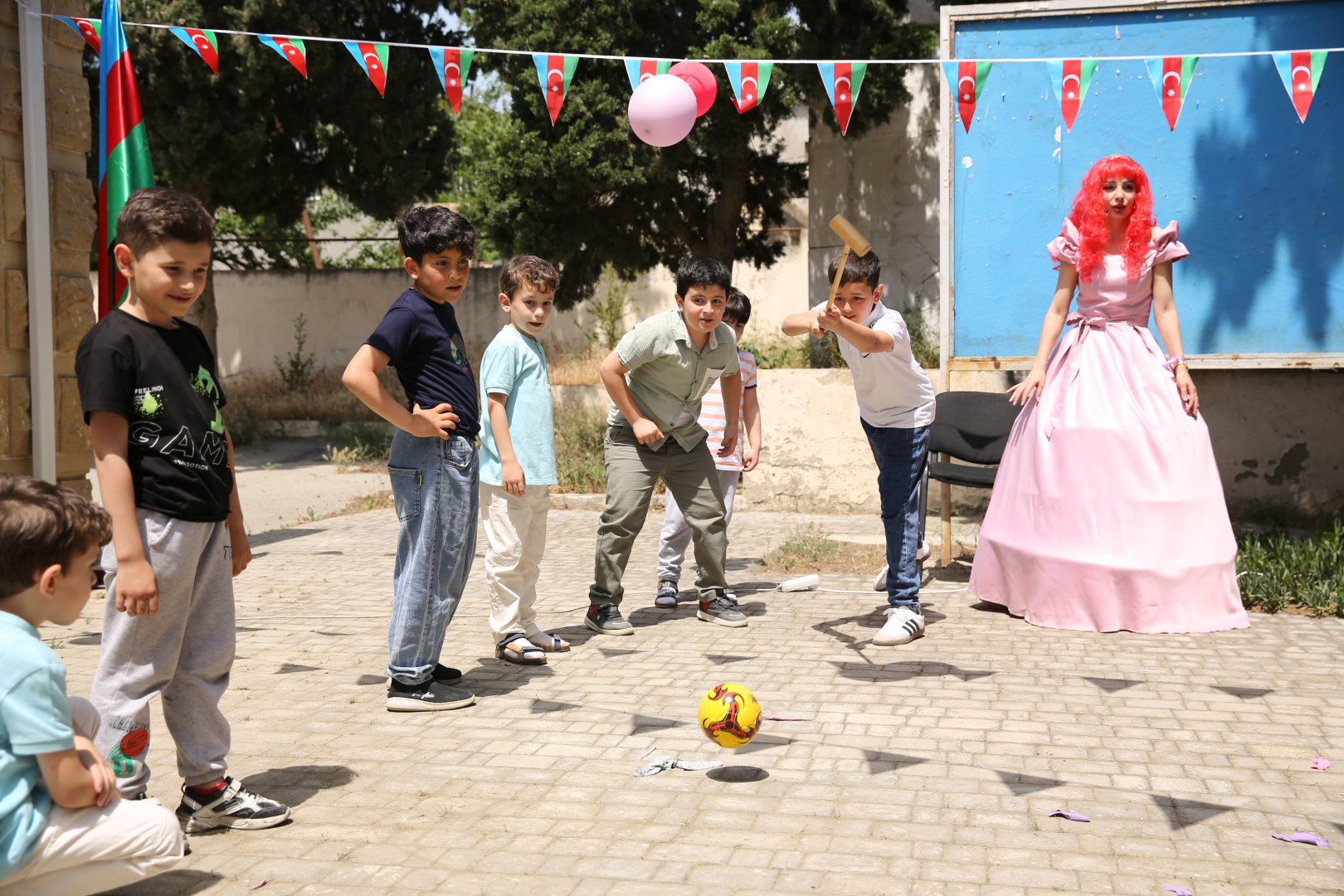 Для детей шехидов и ветеранов Карабахской войны организованы показ спектакля и  интерактивные игры (ФОТО)