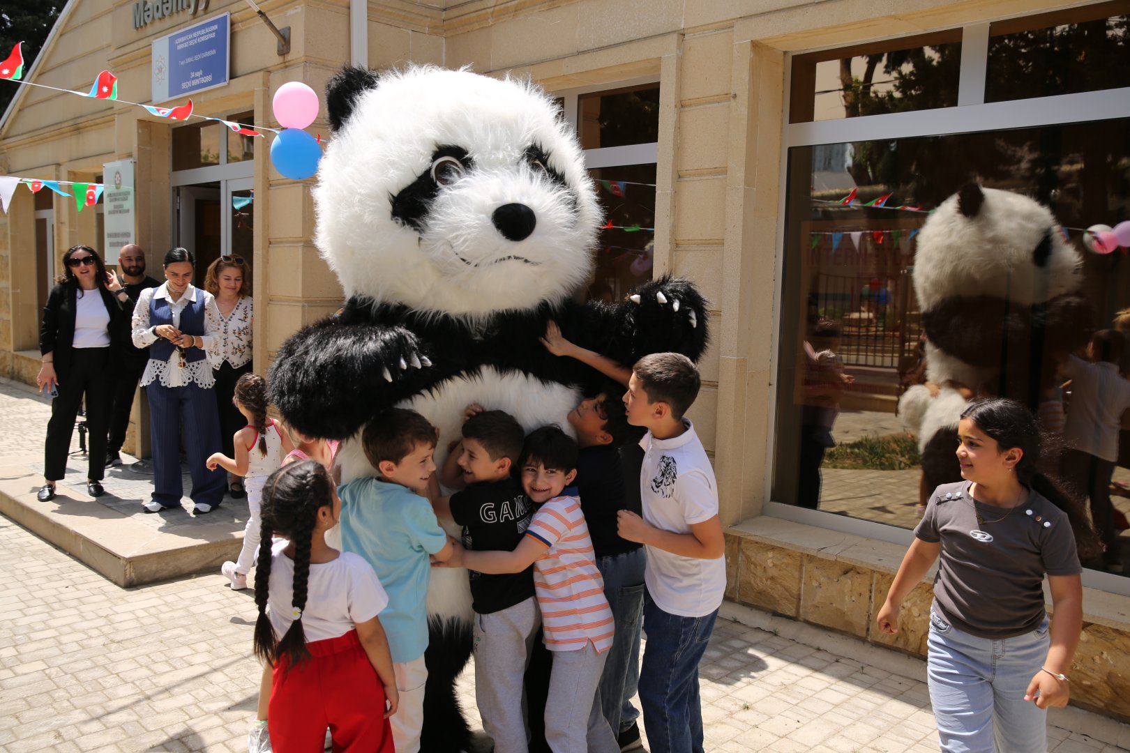 Для детей шехидов и ветеранов Карабахской войны организованы показ спектакля и  интерактивные игры (ФОТО)