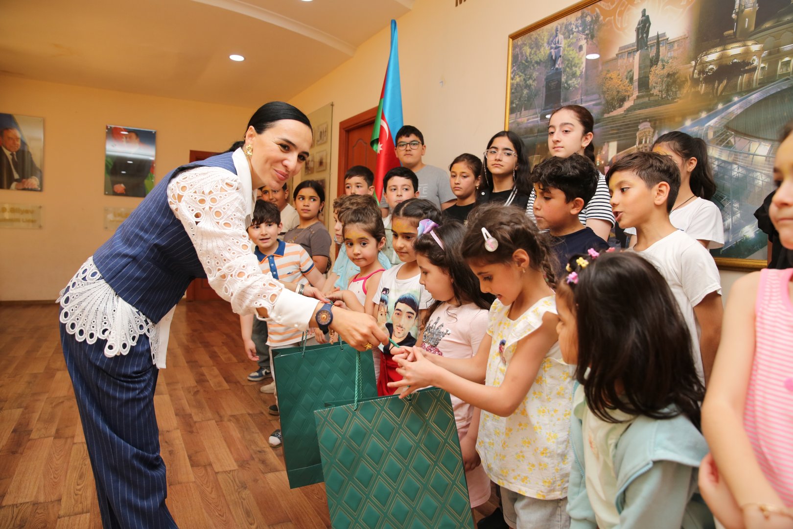 Для детей шехидов и ветеранов Карабахской войны организованы показ спектакля и  интерактивные игры (ФОТО)