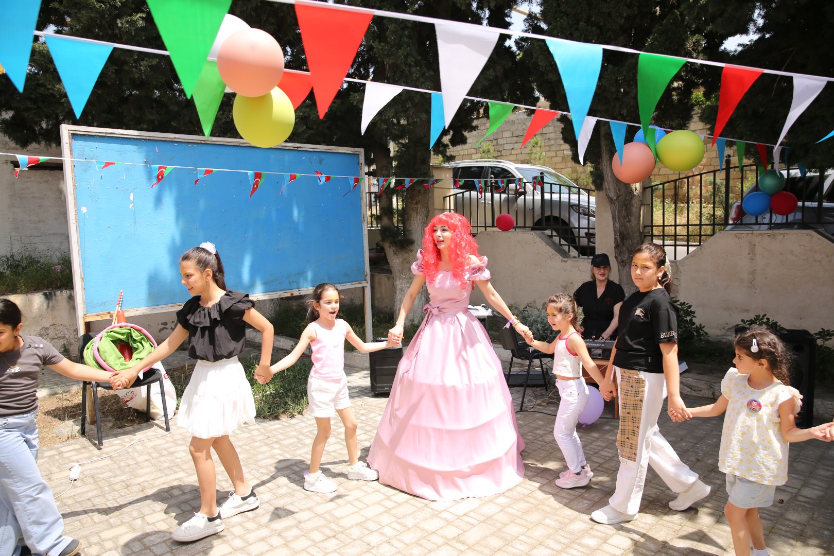 Для детей шехидов и ветеранов Карабахской войны организованы показ спектакля и  интерактивные игры (ФОТО)