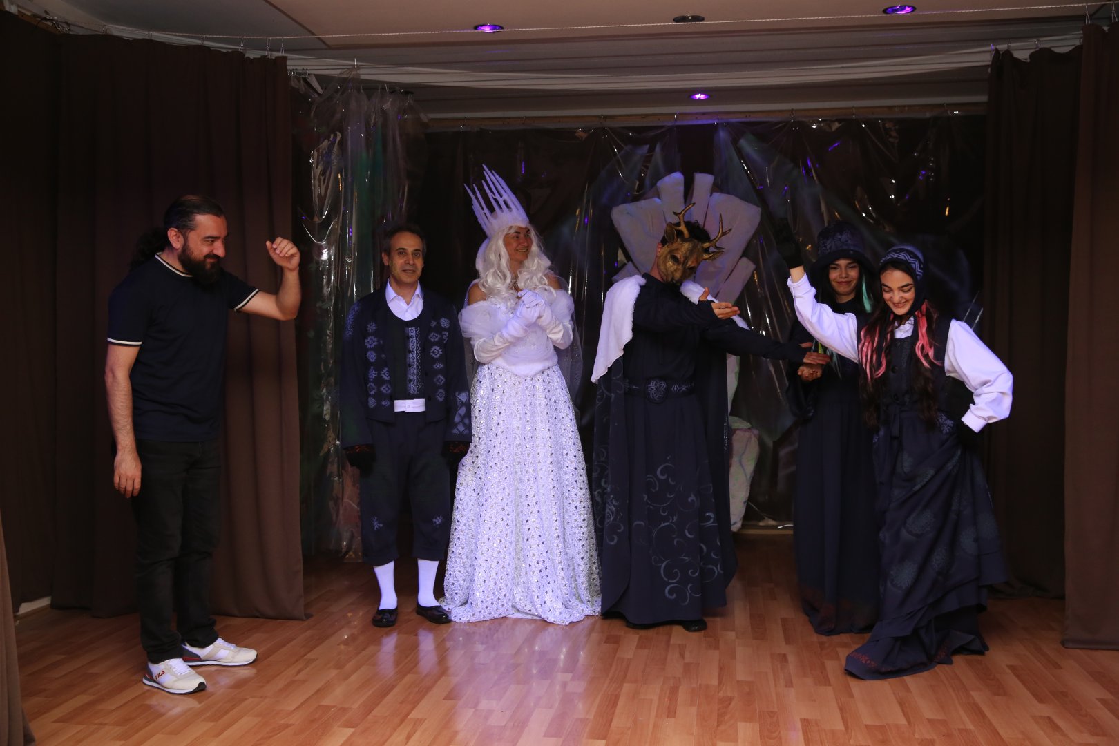 Для детей шехидов и ветеранов Карабахской войны организованы показ спектакля и  интерактивные игры (ФОТО)