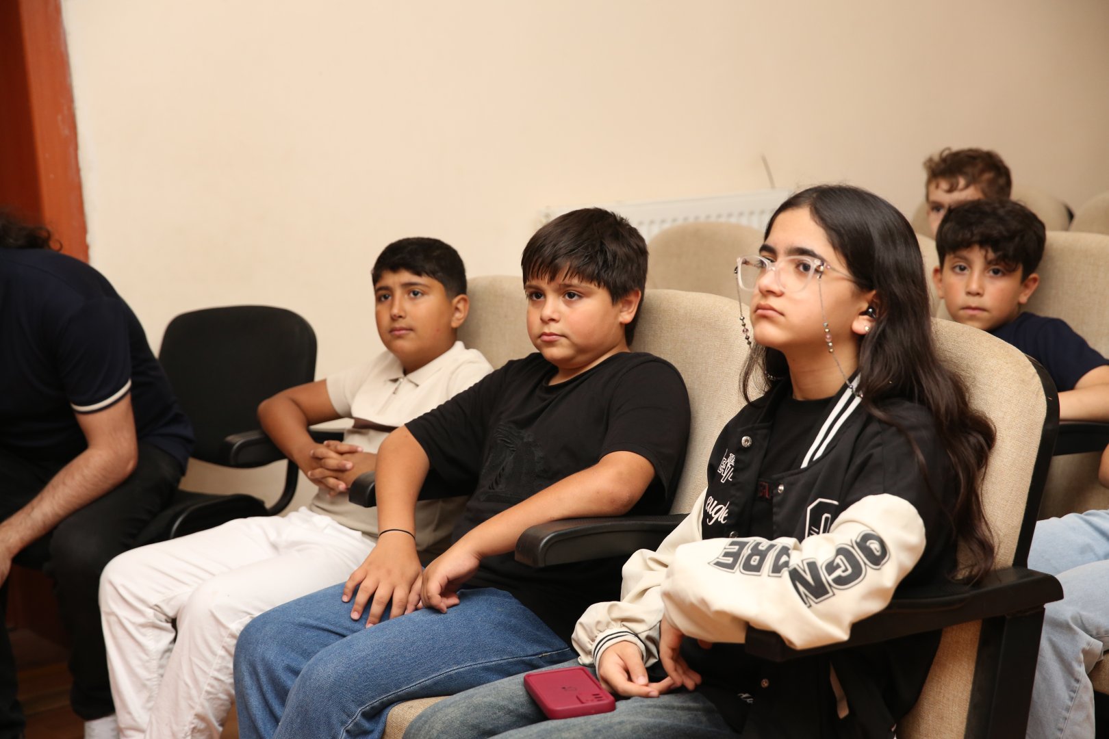 Для детей шехидов и ветеранов Карабахской войны организованы показ спектакля и  интерактивные игры (ФОТО)