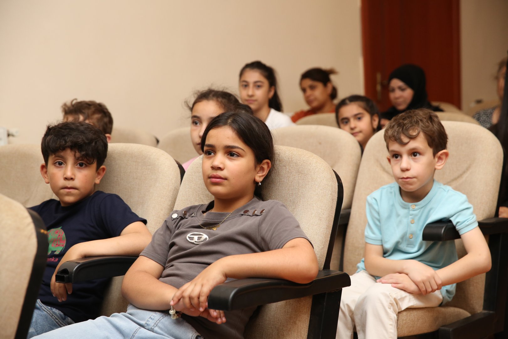 Для детей шехидов и ветеранов Карабахской войны организованы показ спектакля и  интерактивные игры (ФОТО)