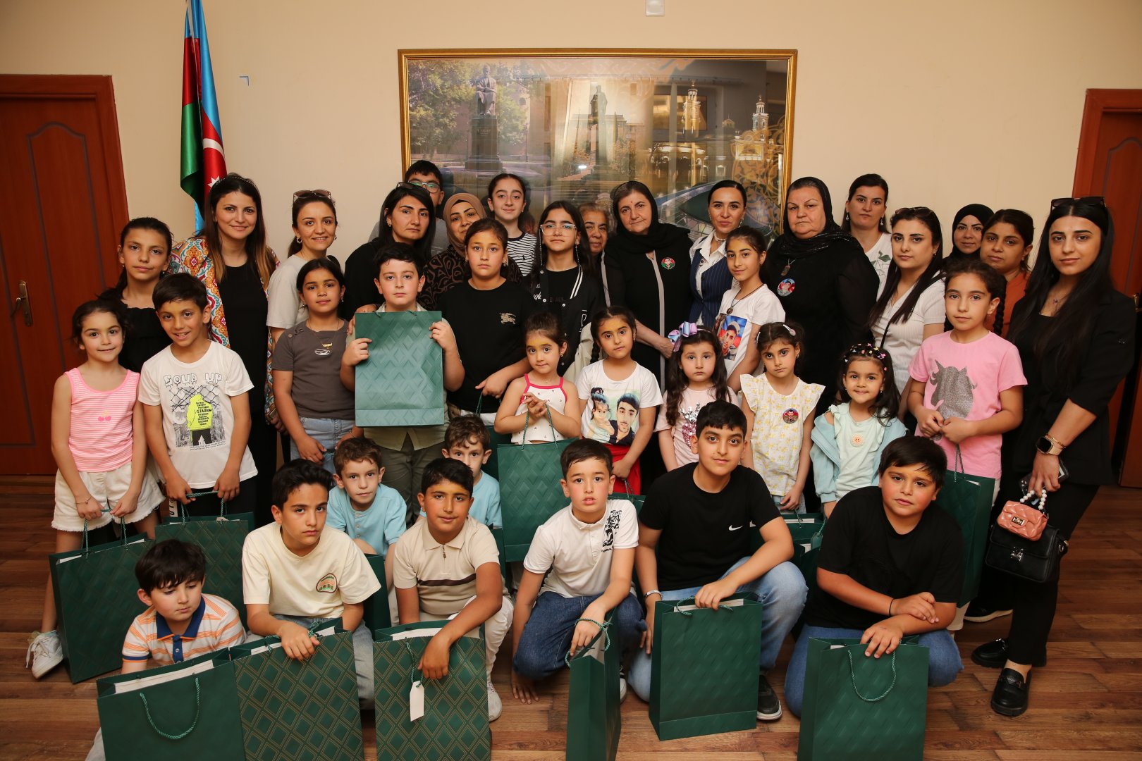 Для детей шехидов и ветеранов Карабахской войны организованы показ спектакля и  интерактивные игры (ФОТО)