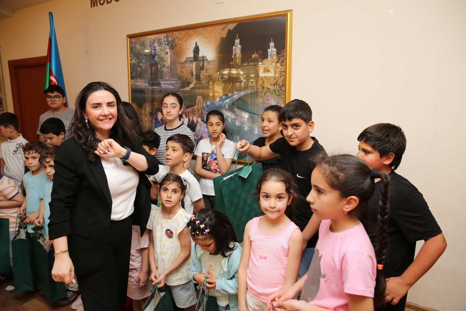 Для детей шехидов и ветеранов Карабахской войны организованы показ спектакля и  интерактивные игры (ФОТО)