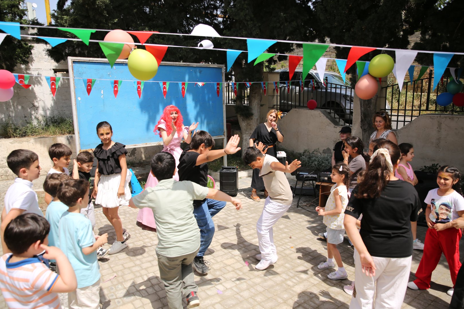 Для детей шехидов и ветеранов Карабахской войны организованы показ спектакля и  интерактивные игры (ФОТО)